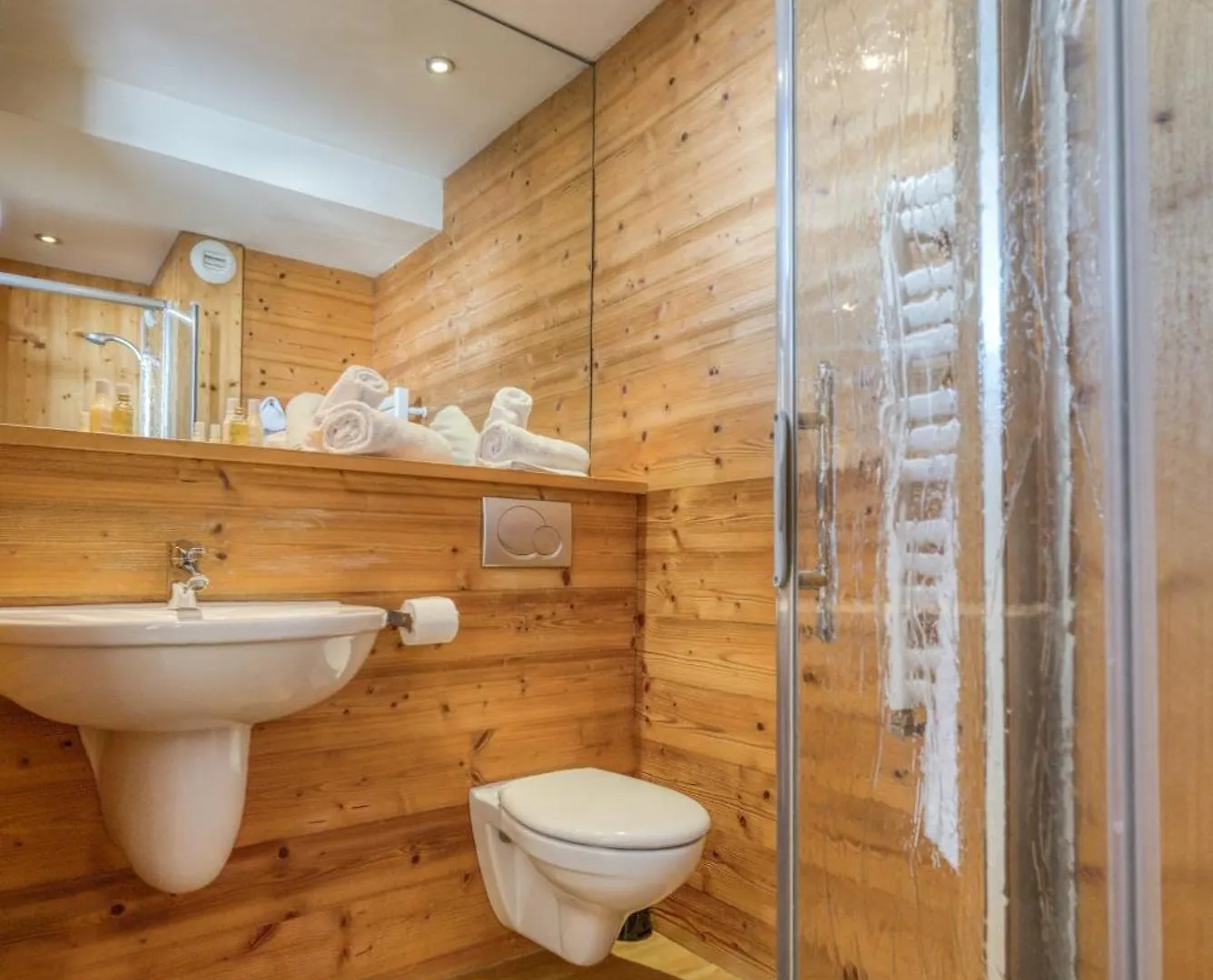 Chalet Arktic - Catered Chalet - Sleeps 14 Tignes