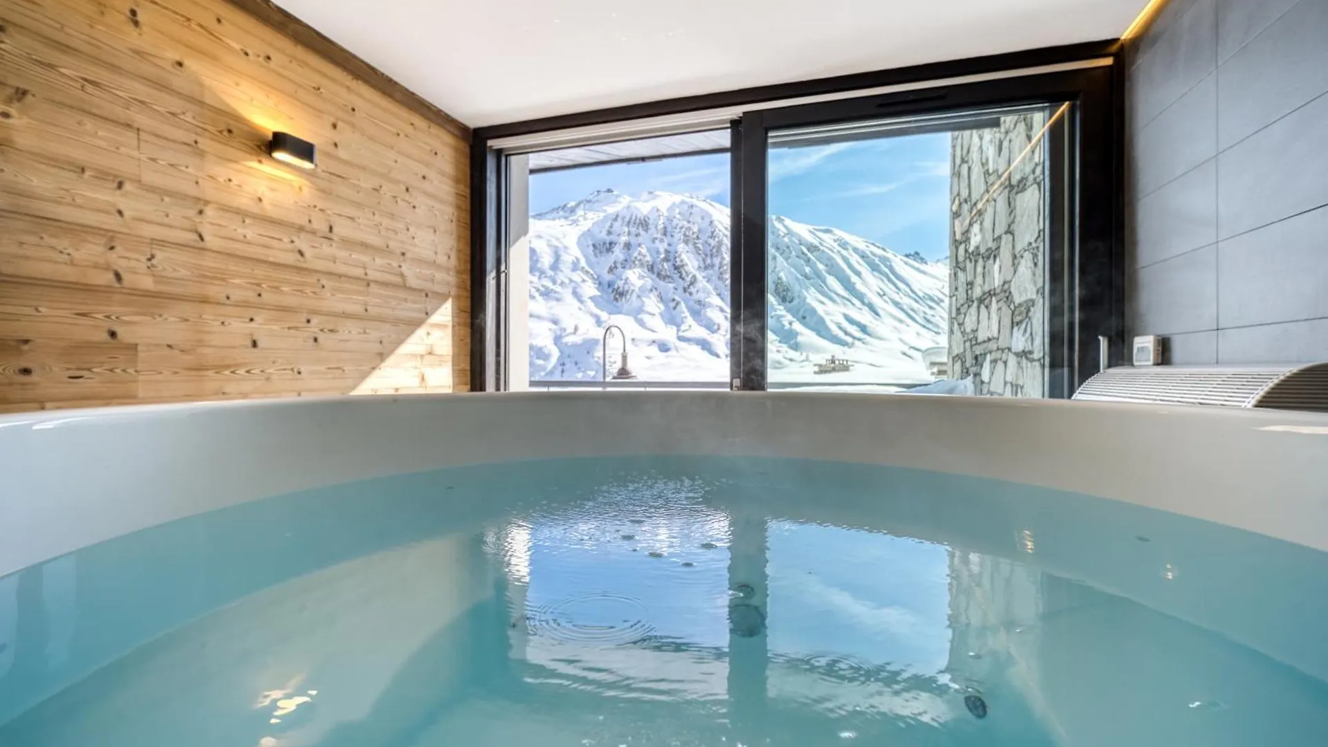 Chalet Arktic - Catered Chalet - Sleeps 14 Tignes